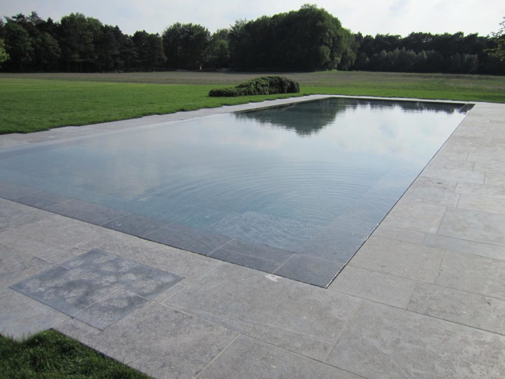 piscine à fond mobile