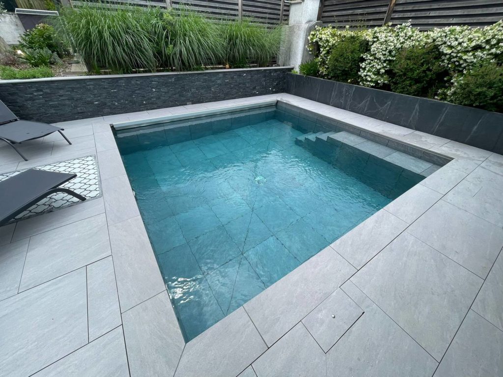 Mini piscine : la solution idéale pour les petits terrains à Genève